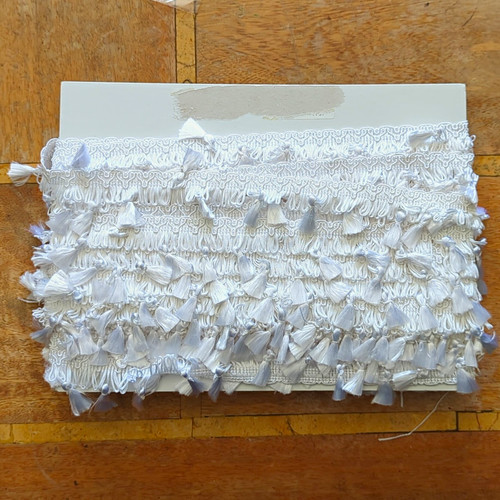 White tasselled looped fringe - white,