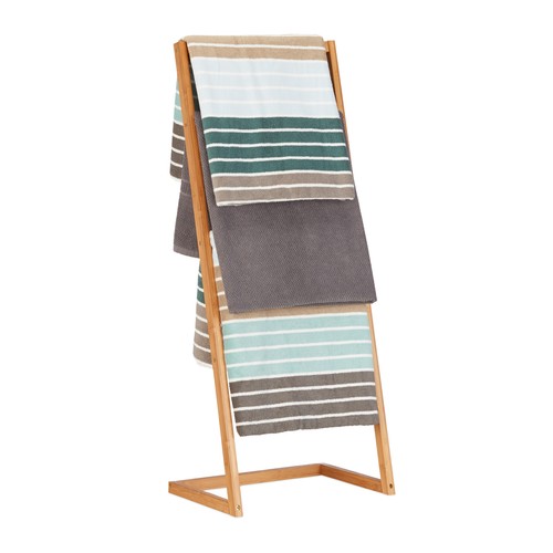 Freestanding towel rack