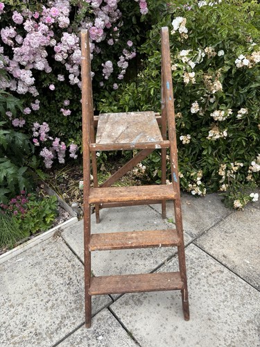 Vintage wooden step - step, ladder