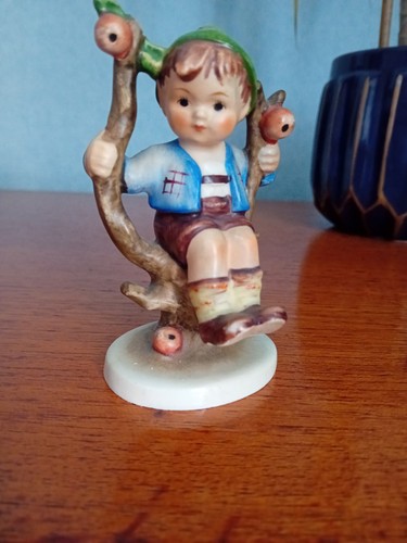 Goebel hummel figurine girl - goebel,