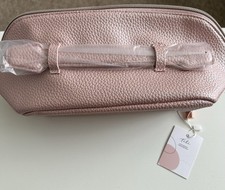 Tili Large Make-up /