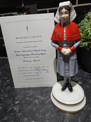 Michael sutty figurine - sutty,