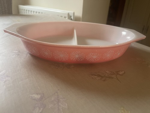 Pyrex pink gaiety oval - pink, divided