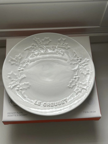 Creuset holly relief - le, plate