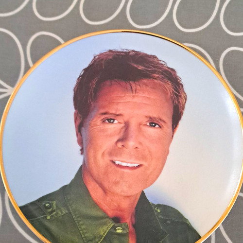 Mango cliff richard here - mango, here’s