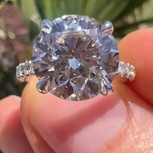 Tcw round moissanite - 2.86,
