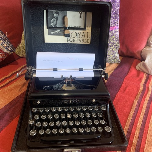 Vintage royal portable - royal,