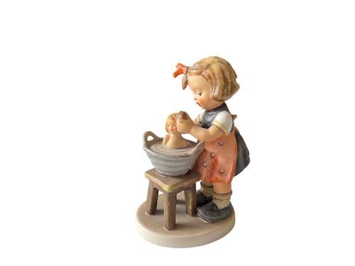 Hummel figurine 319 doll bath - hummel,