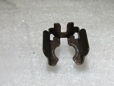 Porsche Cayenne S Mk1 955 M48 4.5 V8 petrol fuel injector mount clip retainer