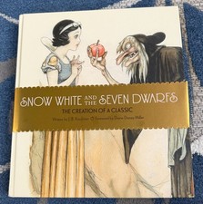 Snow White & the 7 Dwarfs Book