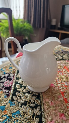 Royal doulton fine bone china - royal,