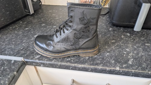 Doc martens women size 8 - doc, dr