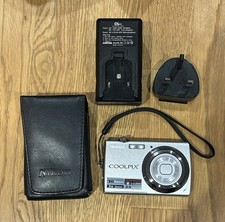 Nikon Coolpix S225 10MP Digital Camera Silver With Case & Charger