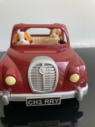 Sylvanian families red - families, saloon