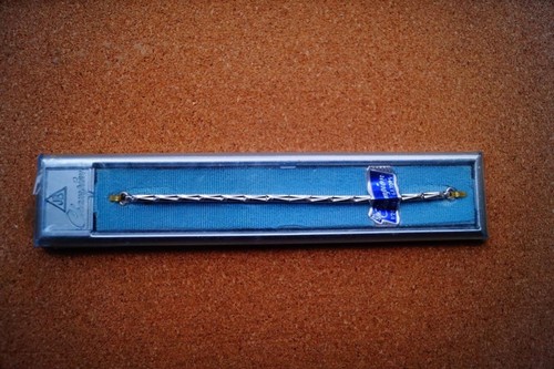 Vintage cased champion - vintage,