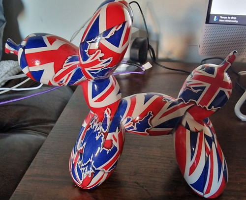 Graffiti balloon dog - balloon, pop