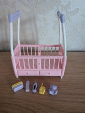 Barbie Happy Families Pregnant Midge's Baby Doll Cot Cradle & Accessories Mattel