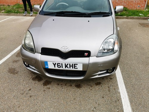 Toyota yaris sport 5 - t,