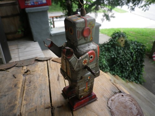 Yoshiya vintage tin windup - yoshiya,