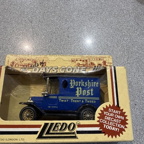 Lledo model ford van - lledo,