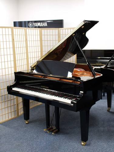 Yamaha grand piano - piano,, model