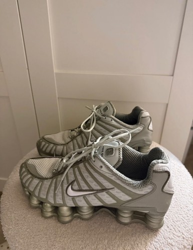Womans green nike shox - green,