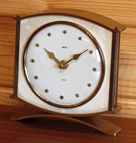 Vintage 17cm smiths mantel - 17cm,