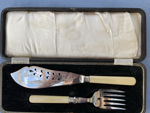 Silver plated fish servers - fish,