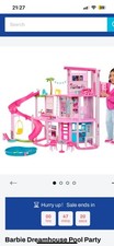 Barbie Play House With some  assesories. no box.