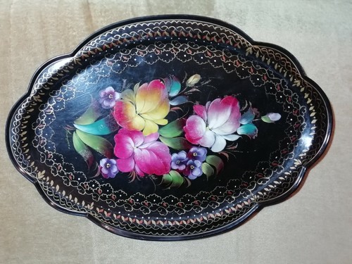 Vintage metal handpainted - metal,