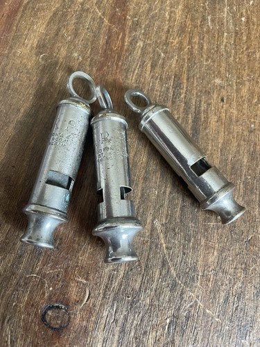 Vintage whistles 2x ww2 - whistles….2x,