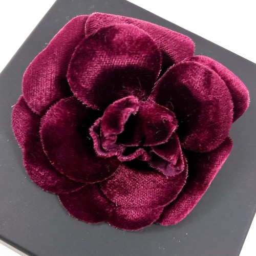 Chanel velvet camellia brooch - velvet,
