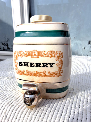 Vintage royal victoria pottery - royal,