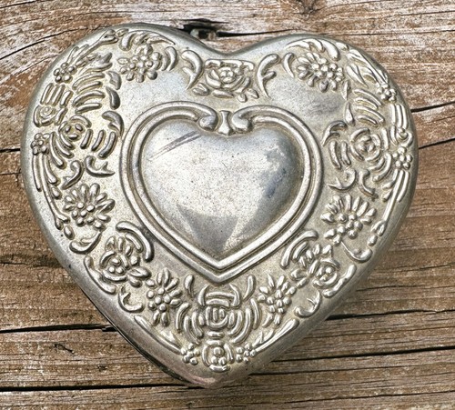 Vintage heart trinket box - heart,
