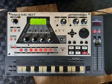 Roland MC-307 Groovebox