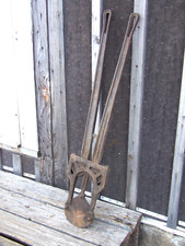 Vintage  Dehorning Clipper Bull Horn Cutter Cattle Dehorner cast iron display..