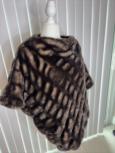 Donna salyers fabulous furs - donna,