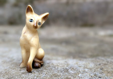 Vintage Siamese Kitten MCM Hong Kong Enesco Small Ornament Figurine