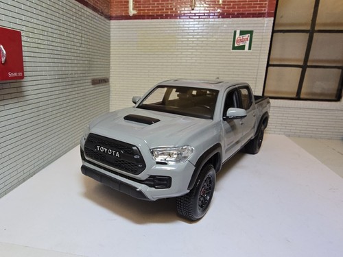 Toyota tacoma grey maisto 27 - maisto, 1:27