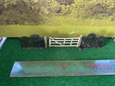 Vintage Britains Lead Farm/Garden.Flowering Hedge Sections And Gate. 1/32 Scale.