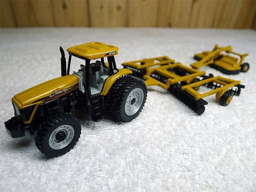 Challenger tractor - 1:, 64