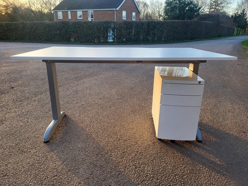 White rectangular office desk - rectangular,