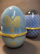 VINTAGE PAIR OF EGG SHAPED