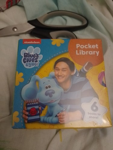 Blue clues pocket library - clues,