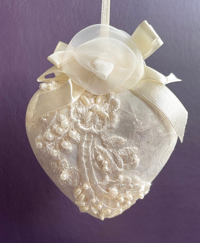 Vintage white pearl bead heart - white,