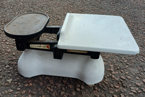 Avery vintage enamel scales - vintage,