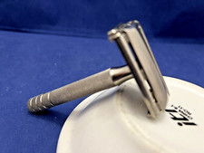 VINTAGE GILLETTE SUPER SPEED 1PC RAZOR.  NO DATE CODE.  SHAVE READY.
