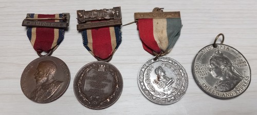 Antique medal lot - x4, queen