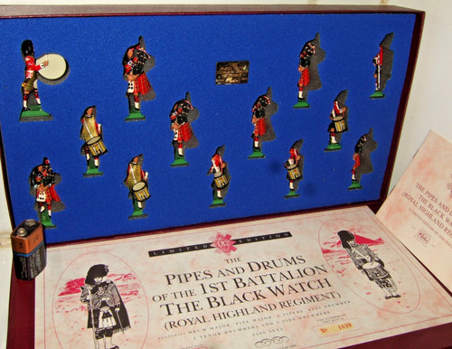 Britains 5196 pipes drums - britains,