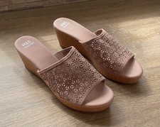 M & S SIZE 7 DUSKY PINK WEDGE